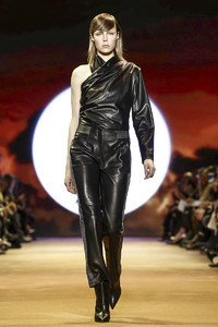 edie_mugler_aw16.thumb.jpg.132ca7ee6308eaafff5b5dd895f4e790.jpg