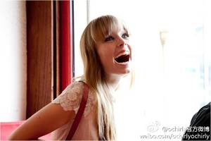 edie_ochirly_ss12_bts_ochirlyochirly_3.jpg