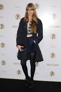 edie_roberto_cavalli_store_17sep11_vogue.thumb.jpg.0b00b74511d91c0d7979f5eb11fcad84.jpg