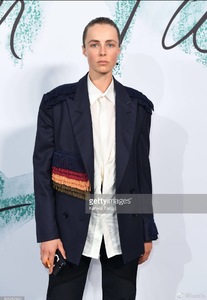 edie_serpentine_28jun17_gettyimages_6.thumb.jpg.b7a0669435f75a701556a926dcd39b90.jpg