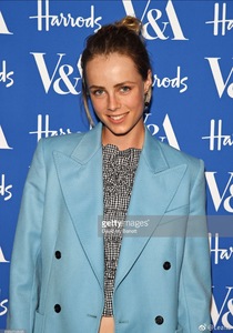 edie_va_summer_party_21jun17_gettyimages_1.thumb.jpg.e03dd8f873bdc403f4d4f9ec34c59a5d.jpg