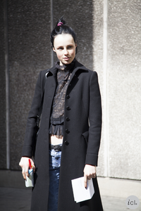 edie_vogue_festival_30mar14_incertainlight.thumb.png.170b9de3d4ab755256edc48db7db49a0.png