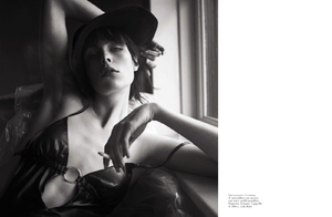 edie_vogue_italia_may13_visualoptimism_2.png