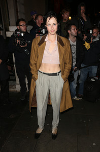 edie_vogue_lfw_dinner_15sep13_hollywood.thumb.jpg.6a0df888c05efe2128dee682a388329a.jpg