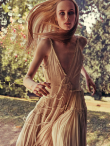 edie_vogue_paris_oct15_digital.thumb.PNG.89981e83e6ee86ed8b50ffd5915673be.PNG