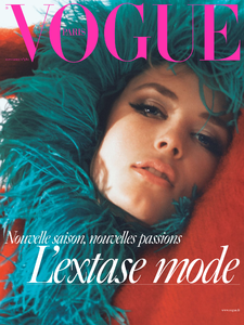 edie_vogue_paris_sep17_digital_1.thumb.PNG.dfa6766fe4aa9bb017fed5549b37d1cf.PNG