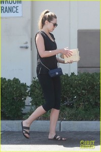 elizabeth-olsen-is-working-on-some-new-home-reno-projects-03.jpg