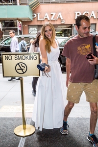 elizabeth-olsen-outside-the-today-show-in-nyc-8817-2.jpg