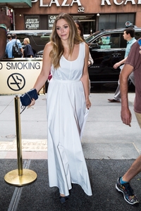 elizabeth-olsen-outside-the-today-show-in-nyc-8817-4.jpg