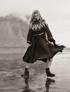 elle-france-august-2017-vanessa-axente-by-alexander-neumann-07.thumb.jpg.2c4db89a203b8a1d11c92a773d1ad348.jpg