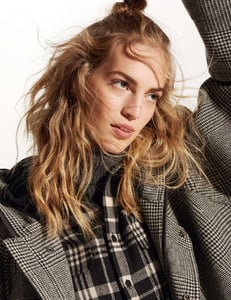 elle-france-august-2017-vanessa-axente-by-alexander-neumann-26.thumb.jpg.41f94434d18caea25091620da0b2a1b8.jpg