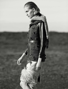 elle-france-august-2017-vanessa-axente-by-hordur-ingason-15.thumb.jpg.daec2b4c081ab48b33591f6a5c66ffa1.jpg