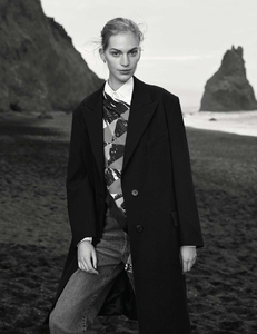 elle-france-august-2017-vanessa-axente-by-hordur-ingason-18.thumb.jpg.80c649a080b9013d875536a0ca5b0d41.jpg