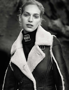 elle-france-august-2017-vanessa-axente-by-hordur-ingason-25.thumb.jpg.452e3bf6b52969c41ddf70d1f3baec25.jpg