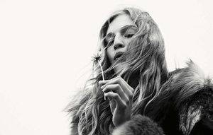 elle-france-august-2017-vanessa-axente-by-van-mossevelde-plus-n-02.thumb.jpg.1e0c49de35a9367ead14e4060e284c55.jpg