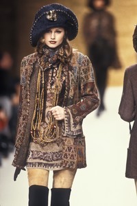 emanuel-ungaro-fw-1994-2.thumb.jpg.777b1e51c7cf92b60d7869adcf7ecd2c.jpg