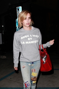 emma-roberts-leaving-nine-zero-one-salon-in-west-hollywood-8217-1.jpg