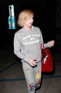 emma-roberts-leaving-nine-zero-one-salon-in-west-hollywood-8217-2.jpg