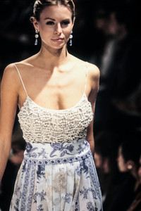 emporio-armani-ss-1994-2.thumb.jpg.ba27450db9487b96c8d8042fc6e08a37.jpg