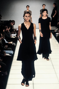 emporio-armani-ss-1994-3.thumb.jpg.d02660c01c822bc74544510ea3d76f6b.jpg