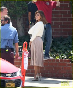 eva-mendes-poses-for-a-photo-shoot-in-los-angeles-05.jpg