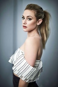 f38075516bc416da59ecd1dfd9bc4613--lili-reinhart-hot-lily-reinhart.thumb.jpg.47d2af5508c57c548b747e33698069d9.jpg