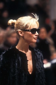 fendi-fw-1996-4.thumb.jpg.42c26f3653a636178850b3d6367c7443.jpg