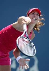 garbine-muguruza-bank-of-the-west-classic-in-stanford-ca-day-2_5.jpg