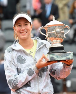 garbine-muguruza-ladies-final-match-winner-at-2016-roland-garros-1.jpg