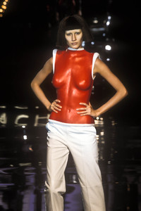 givenchy-fw-1999-1.thumb.jpg.43ccb40ff8f8e923f02b9ae336fbe77b.jpg