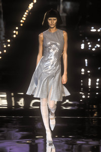 givenchy-fw-1999-2.thumb.jpg.ae1c0b86ad37d6999f74d10dffa8d343.jpg