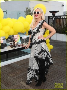 gwen-stefani-says-her-kids-are-not-interested-in-her-career-05.jpg