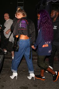 hailey-baldwin-with-justine-skye-nice-guy-club-in-west-hollywood-08-23-2017-0.jpg