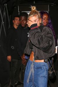 hailey-baldwin-with-justine-skye-nice-guy-club-in-west-hollywood-08-23-2017-5.jpg