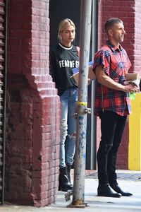 hailey-baldwin-with-pastor-carl-lentz-in-new-york-city-08-20-2017-2.jpg