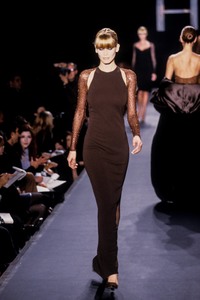 halston-fw-1997-1.thumb.jpg.ef6208dfce3b2e16128759a3cc848417.jpg