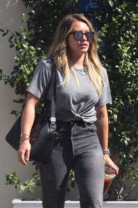 hilary-duff-leaving-a-meeting-in-la-83017-17.jpg