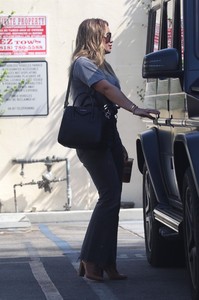 hilary-duff-leaving-a-meeting-in-la-83017-2.jpg