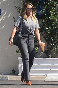 hilary-duff-leaving-a-meeting-in-la-83017-21.jpg