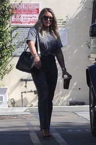 hilary-duff-leaving-a-meeting-in-la-83017-5.jpg