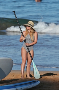 hilary-duff-on-the-beach-in-maui-hawaii-08032017-23.jpg