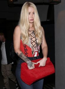 iggy-azalea-leaving-craig-s-in-west-hollywood-08-20-2017-0.jpg