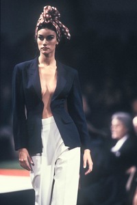 jean-paul-gaultier-ss-1992-3.thumb.jpg.9da6d1574bdf1bd856248a206995626e.jpg