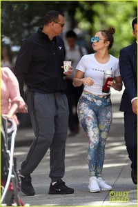 jennifer-lopez-alex-rodriguez-gym-01.jpg