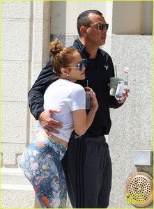 jennifer-lopez-alex-rodriguez-gym-06.jpg