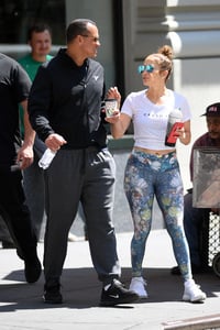 jennifer-lopez-grabs-a-post-workout-water-with-arod-82417-10.jpg