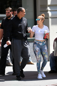 jennifer-lopez-grabs-a-post-workout-water-with-arod-82417-8.jpg