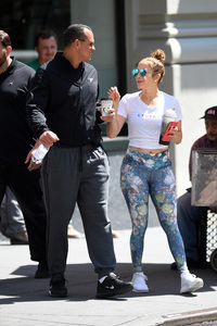 jennifer-lopez-grabs-a-post-workout-water-with-arod-82417-9.jpg