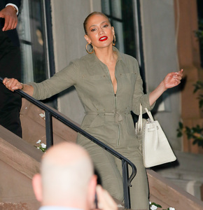 jennifer-lopez-heads-to-a-private-function-in-nyc-82617-12.jpg