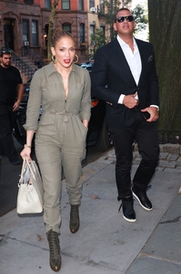 jennifer-lopez-heads-to-a-private-function-in-nyc-82617-6.jpg
